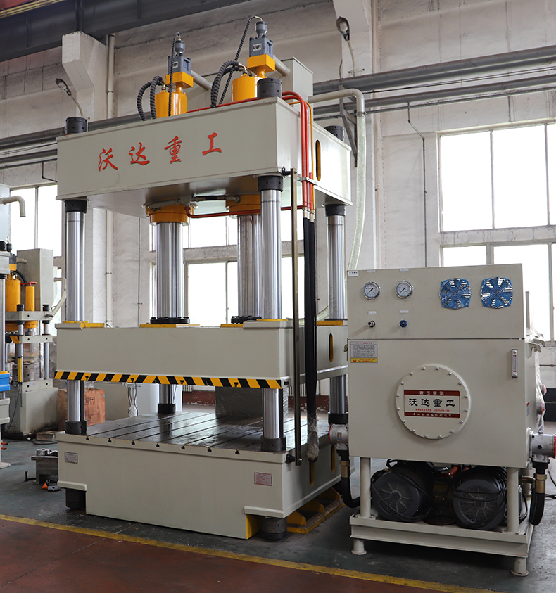 電動車擋(dang)風成型液(ye)壓機