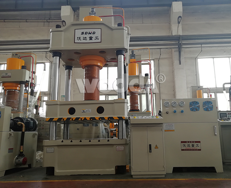 315噸(dūn)四柱液(ye)壓機