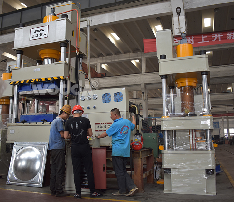 不鏽鋼水(shui)箱四柱拉伸液壓(yā)機 不鏽(xiu)鋼水箱四柱拉伸(shēn)液壓機