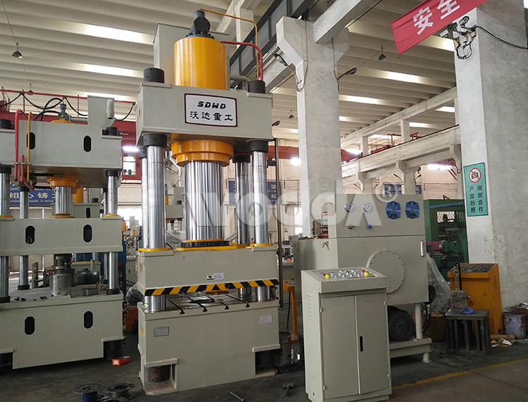 500噸三(sān)梁四柱液(yè)壓機