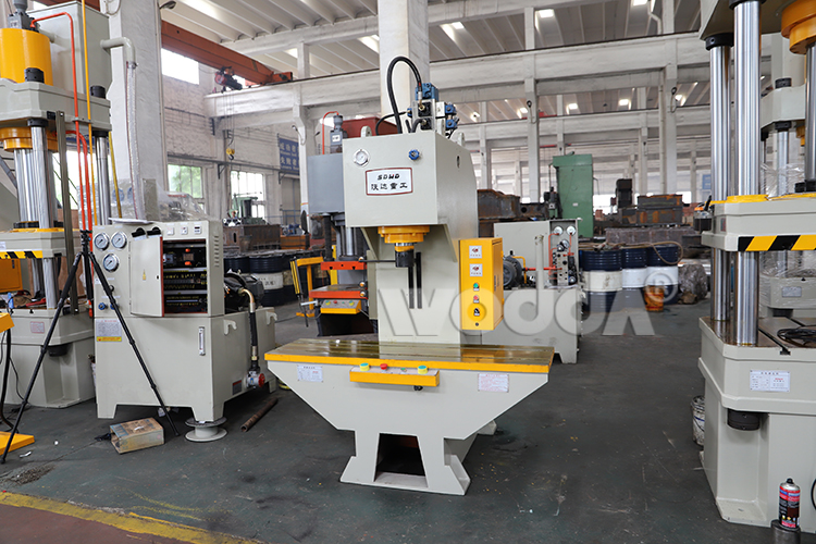 單(dan)臂液壓機