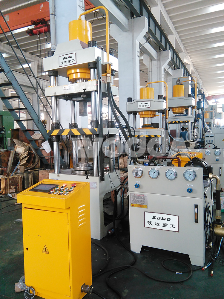 四梁四柱(zhù)液壓機