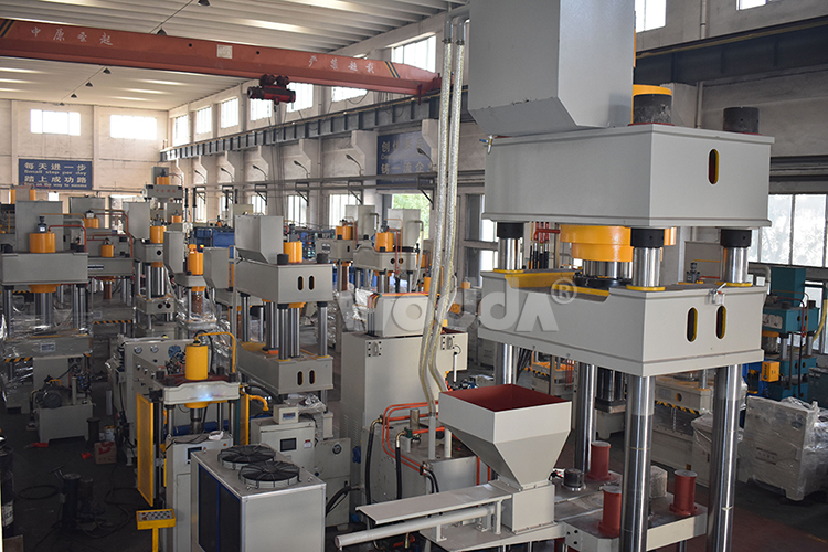 800噸四梁四(si)柱液壓機