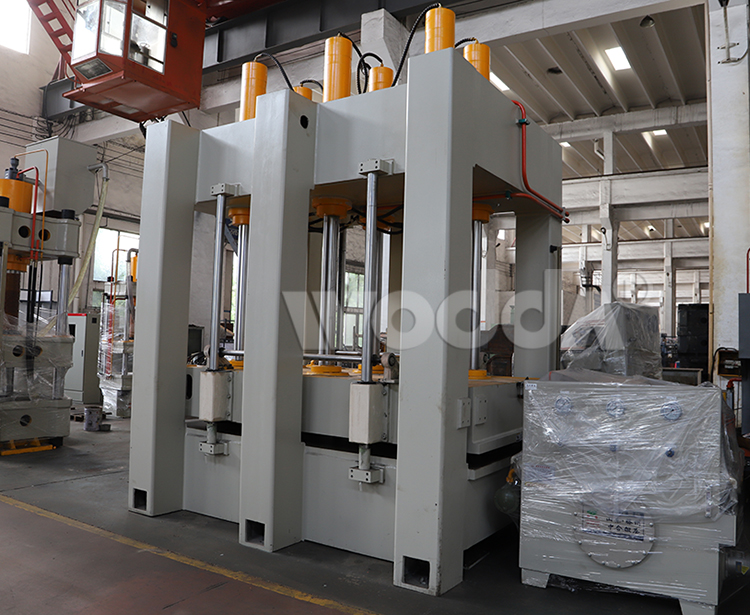 龍(long)門框架式液壓(ya)機