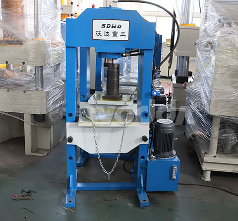 150T龍門(mén)液壓機(jī)