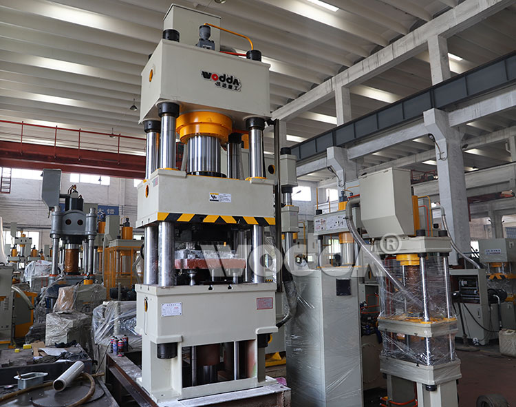 四梁四(sì)柱液壓(ya)機