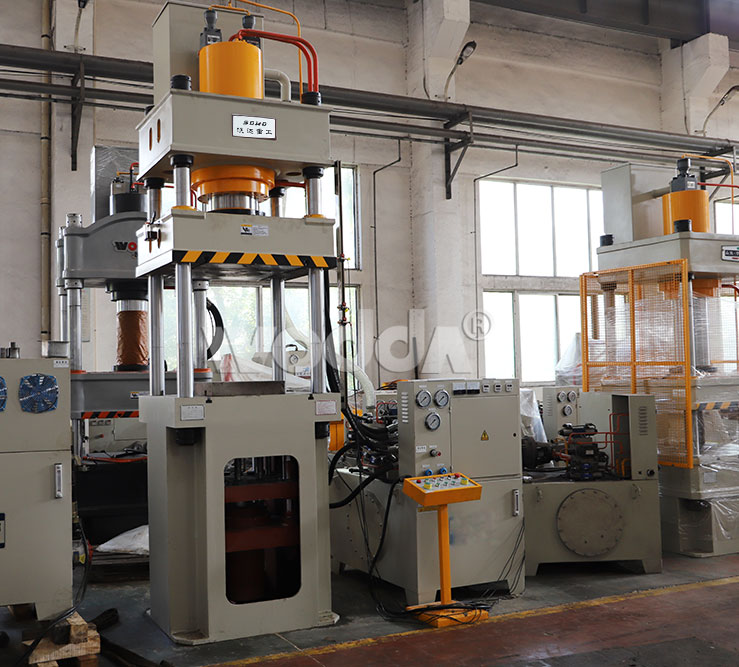 250T四柱液(ye)壓機帶液(yè)壓墊