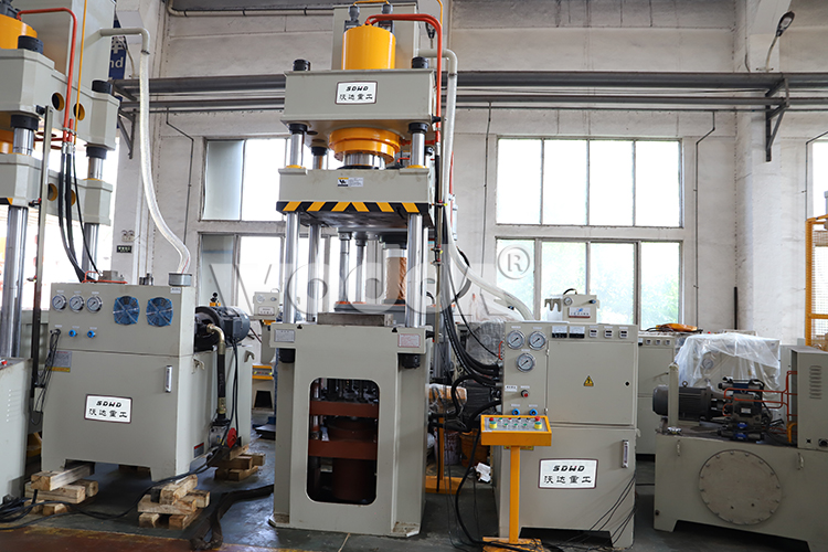 250T四柱液壓(ya)機帶液壓(ya)墊