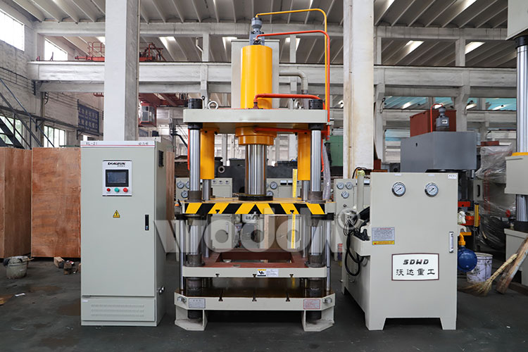 100T四梁四柱液壓(ya)機 100T四(sì)梁四柱液壓機(jī)