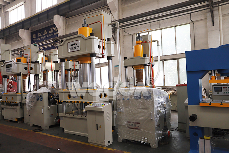 三梁(liáng)四柱液壓(ya)機