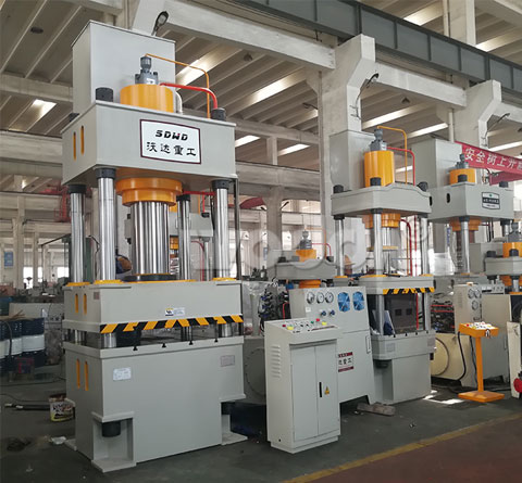 315噸四柱(zhu)液壓機