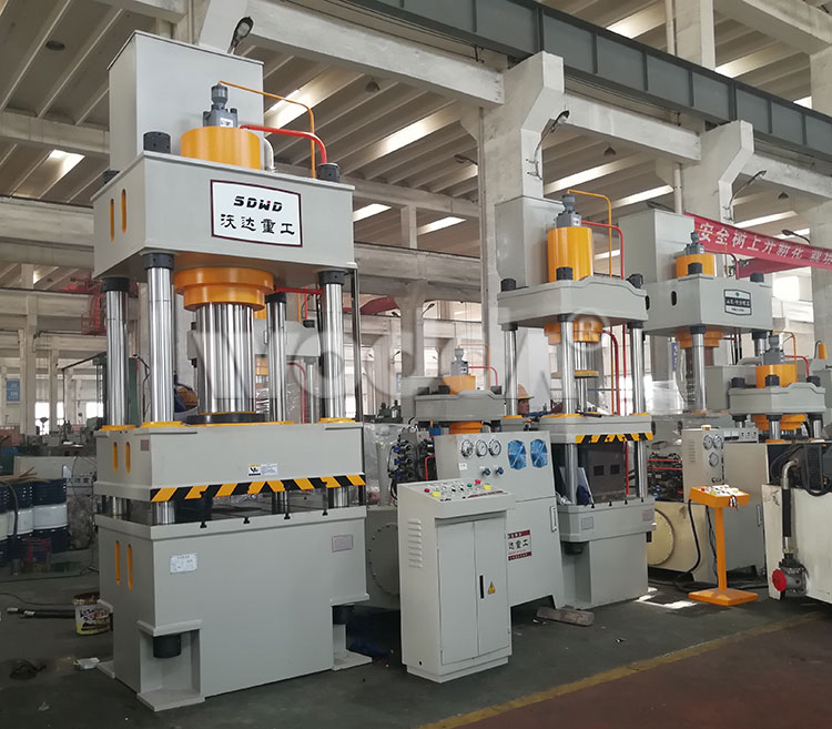 三梁(liang)四柱液壓機