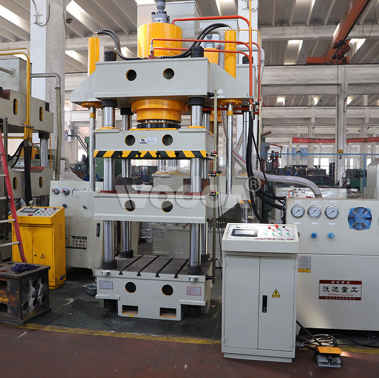 500噸(dun)四梁四(si)柱液壓(ya)機 500噸四梁(liang)四柱液(ye)壓機