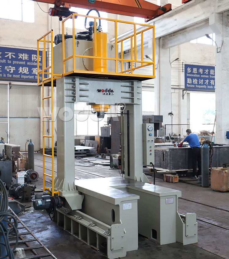 小(xiǎo)型龍門液壓機