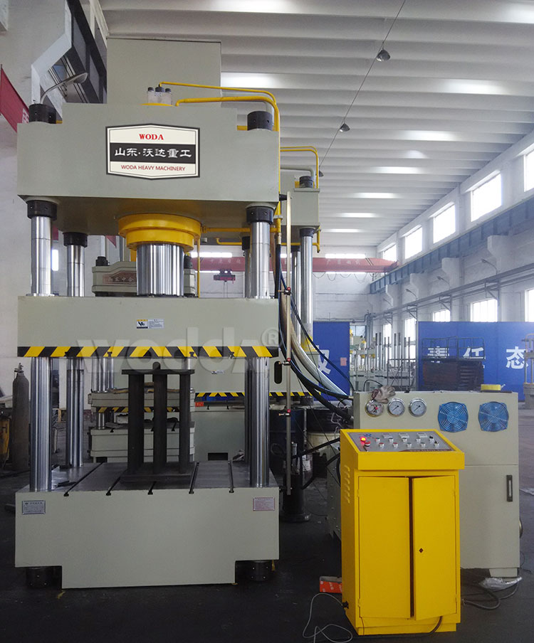 三梁(liang)四柱液壓(yā)機