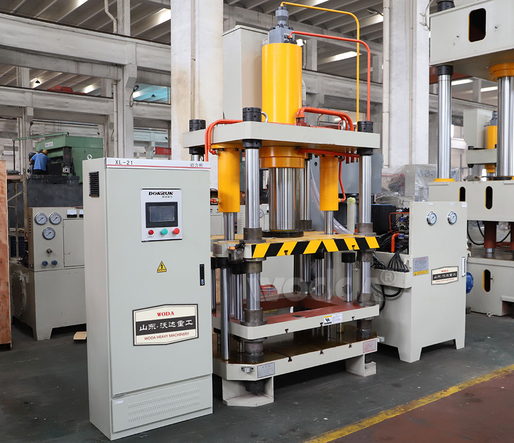 100噸(dūn)四梁四柱液(yè)壓機 100噸四梁四(si)柱液壓機