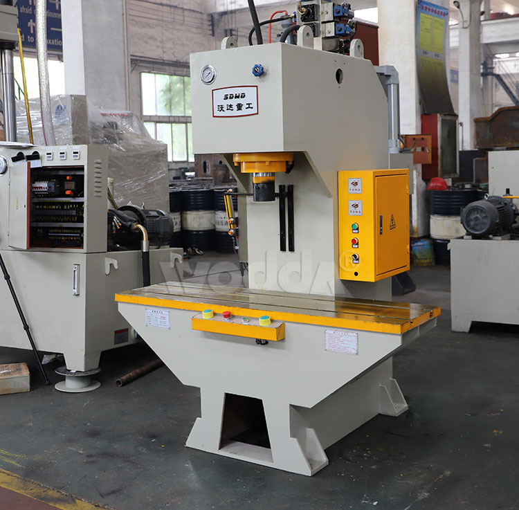 100噸(dun)單柱液壓機(jī)