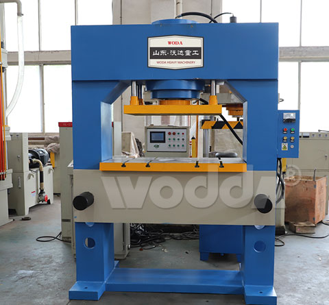 大噸位龍(long)門液壓機(ji)