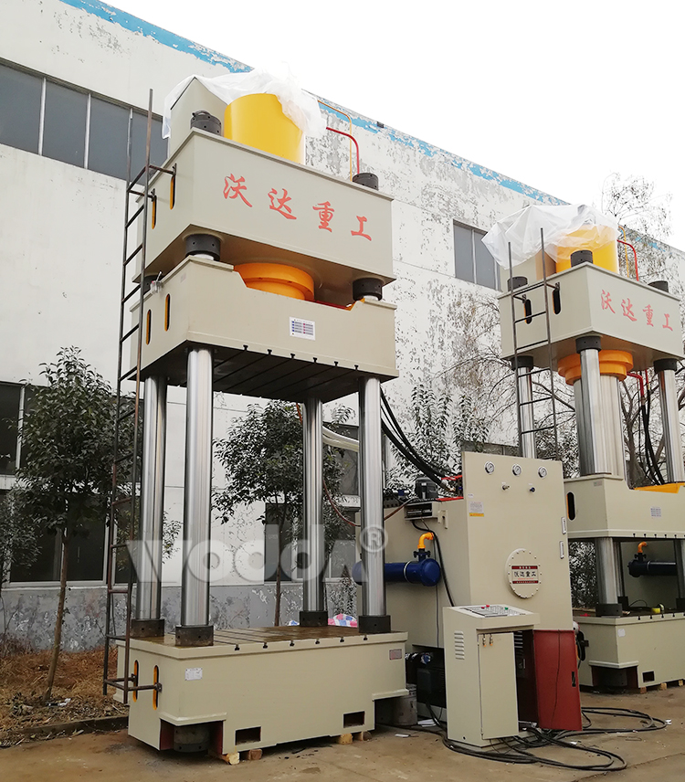 1500噸(dūn)三梁四柱液壓(ya)機 1500噸三梁(liang)四柱液壓機