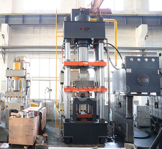 630噸匣缽成(cheng)型液壓機 630噸匣(xiá)缽成型液壓(ya)機