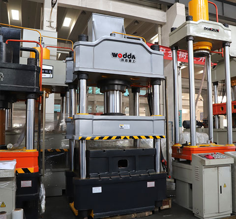 315噸三梁四柱(zhù)液壓機