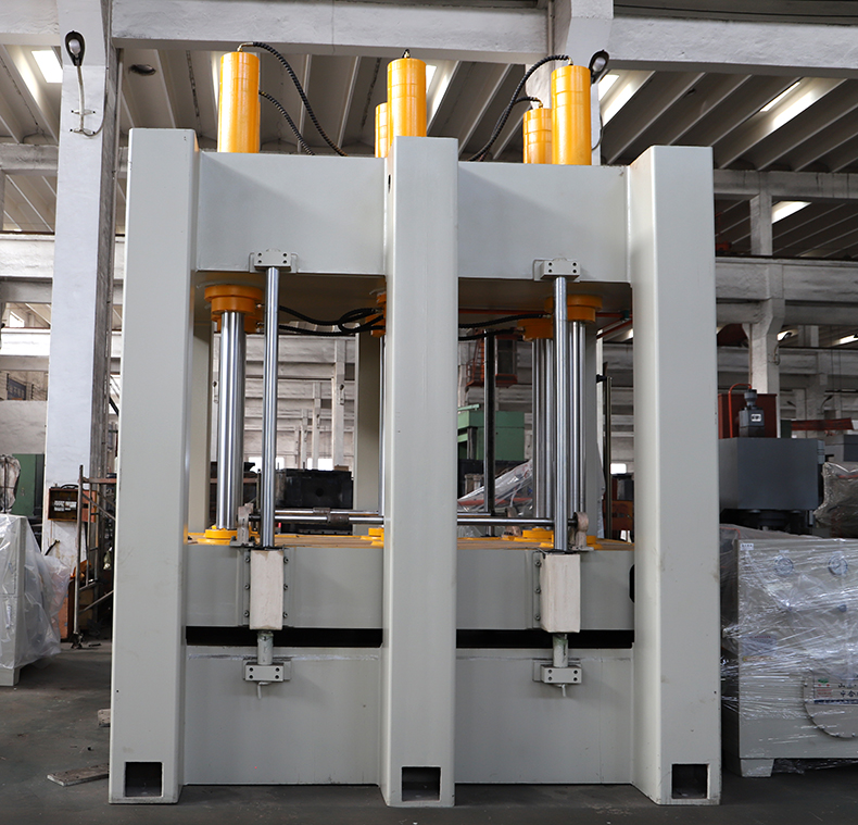 建築隔(ge)溫新型材料成型(xíng)機實物圖