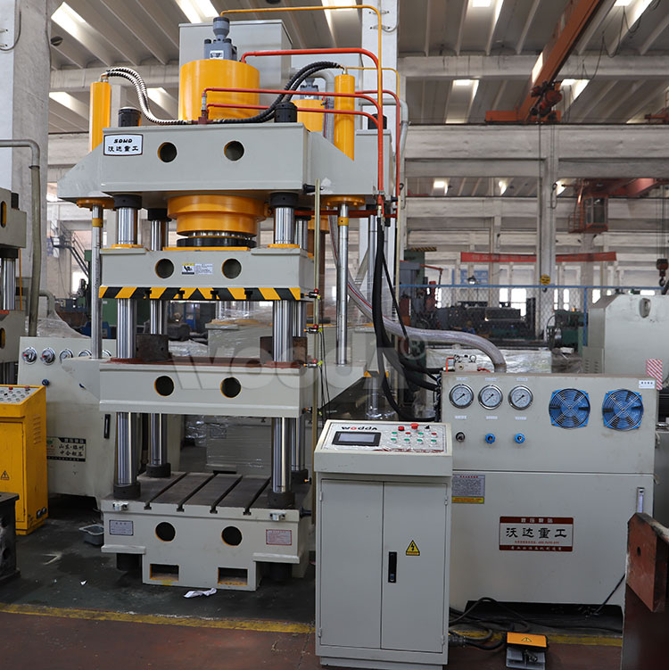 四(si)梁四柱(zhu)液壓機(jī) 四梁(liang)四柱液(ye)壓機