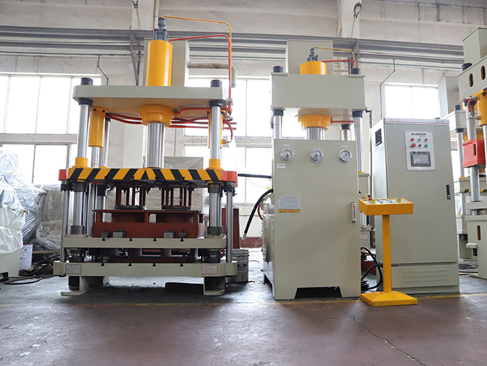 石墨壓塊成型(xíng)液壓機