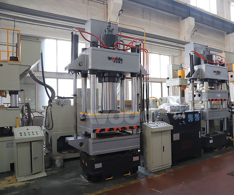 四梁四柱液壓機(ji)實物圖