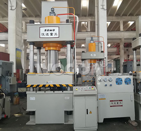 315噸四柱(zhu)三梁液(ye)壓機