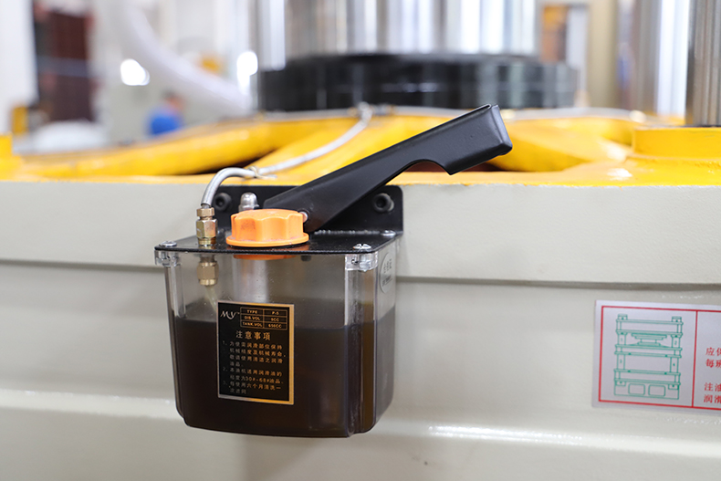 密胺餐具熱壓(yā)成型液壓機郵(yóu)箱