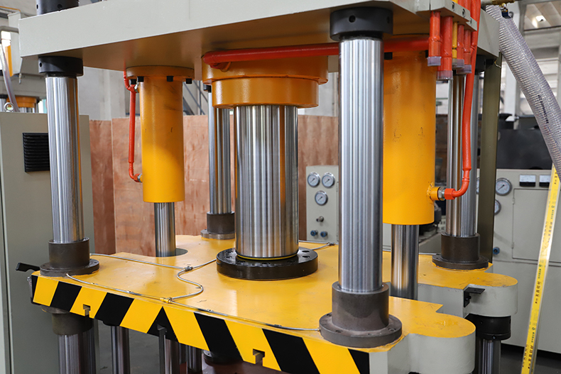 四柱三梁(liang)液壓機立柱(zhù)