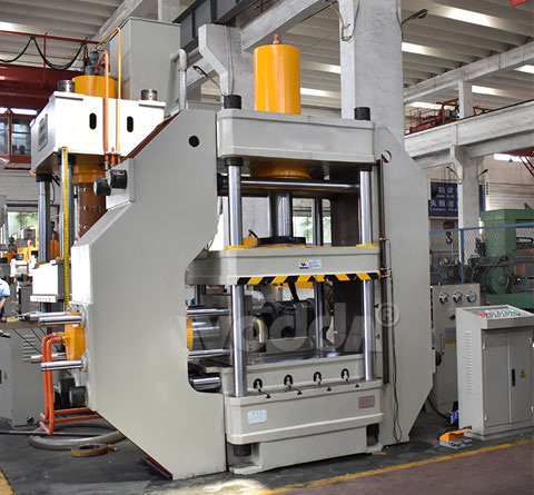 200噸帶側(cè)缸液壓(yā)機