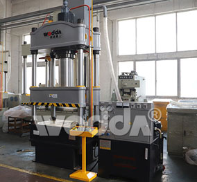 200t三(san)梁四柱(zhù)液壓機(jī)