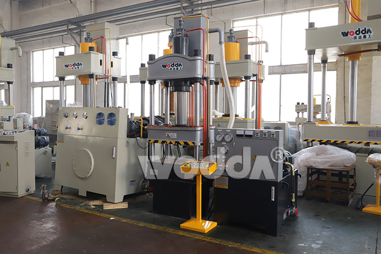 200T三梁四柱液(yè)壓機