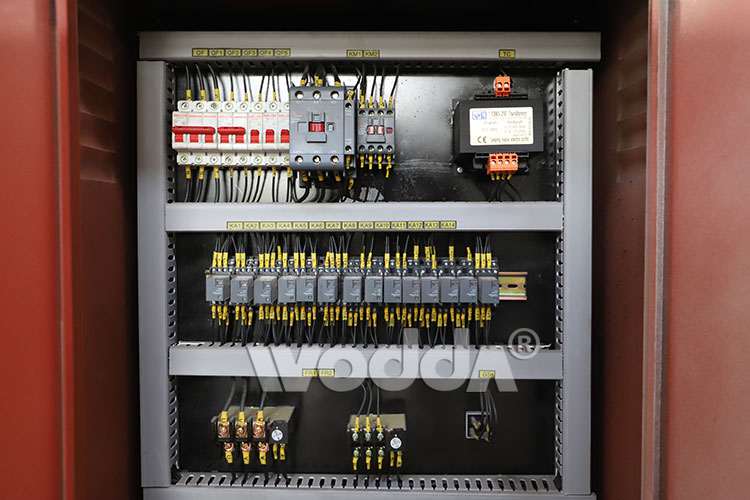 315噸三梁四柱液(yè)壓機 315噸三(sān)梁四柱液壓機(jī)