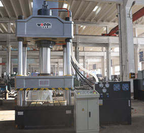 315t四柱三(san)梁液壓機