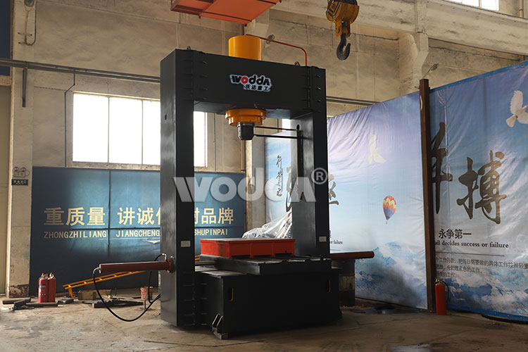 400噸龍門液壓(yā)機生産廠家(jia)