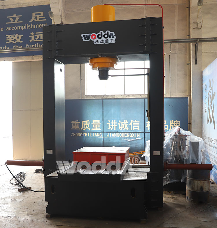 400噸龍門液壓(yā)機産品實拍(pai)