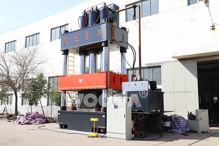 1800T三梁四柱液壓機(ji)