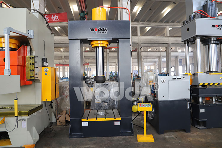 315龍門(men)液壓機(ji)