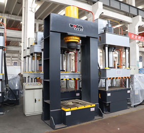 龍(long)門液壓(yā)機