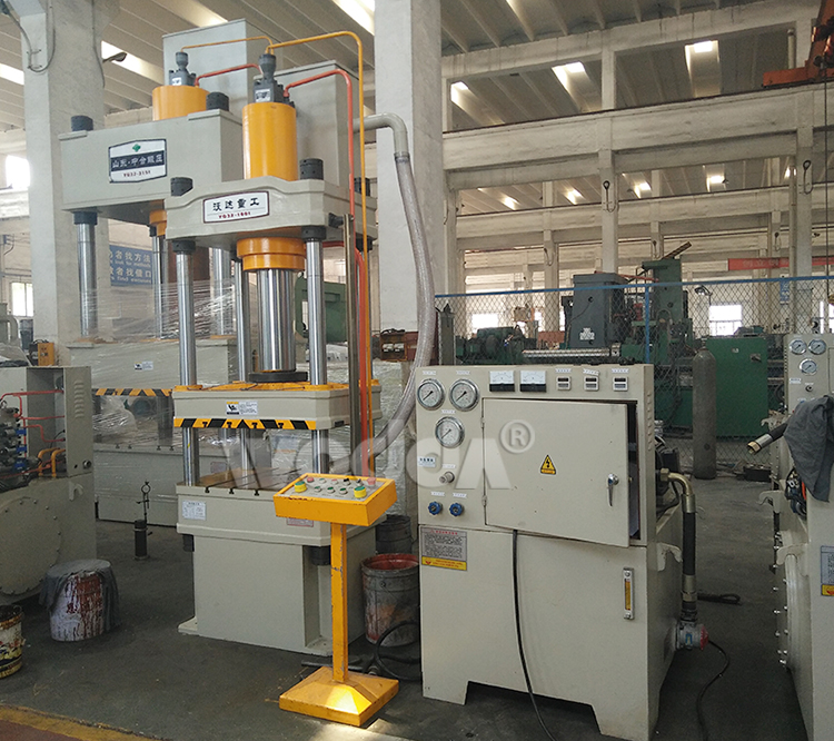 三梁四(si)柱液壓機(jī)參數