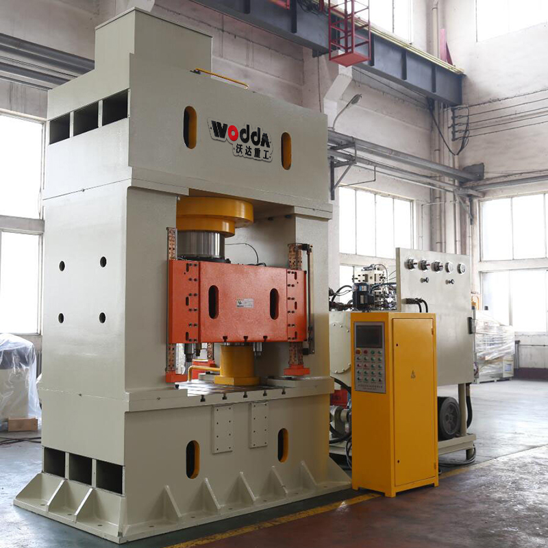 500T熱模鍛(duan)液壓機