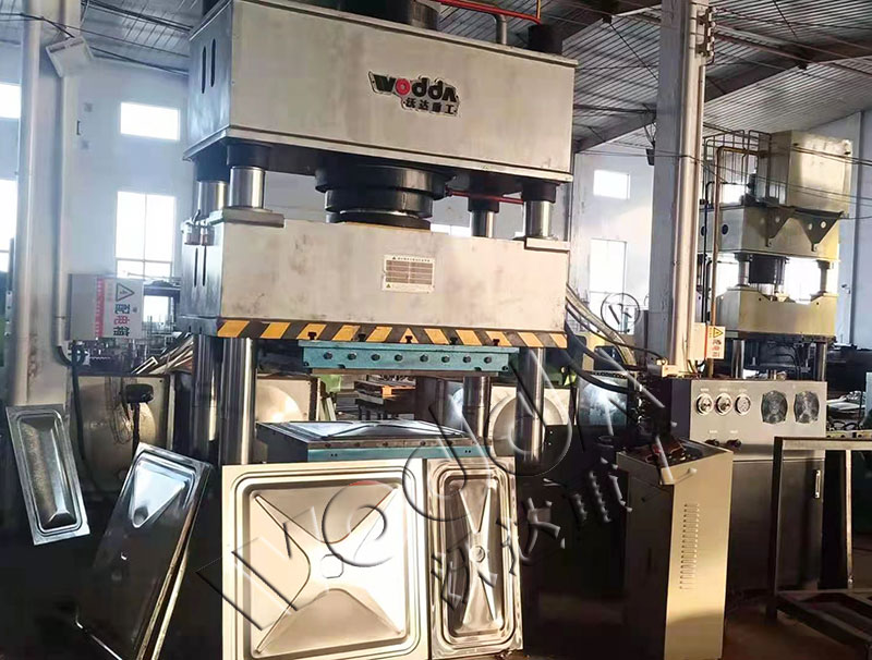 不鏽鋼(gang)水箱闆(pǎn)拉伸液(ye)壓機 不鏽(xiu)鋼水箱(xiāng)闆拉伸(shēn)液壓機(jī)