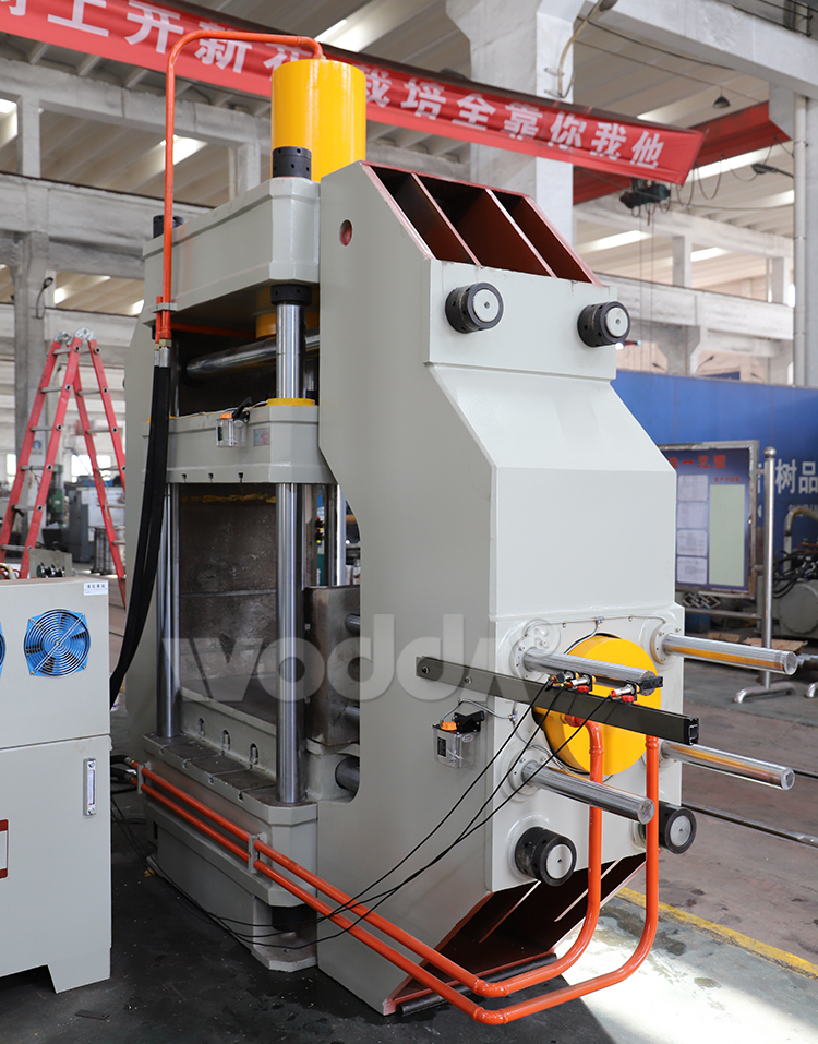 帶(dài)側缸液壓機