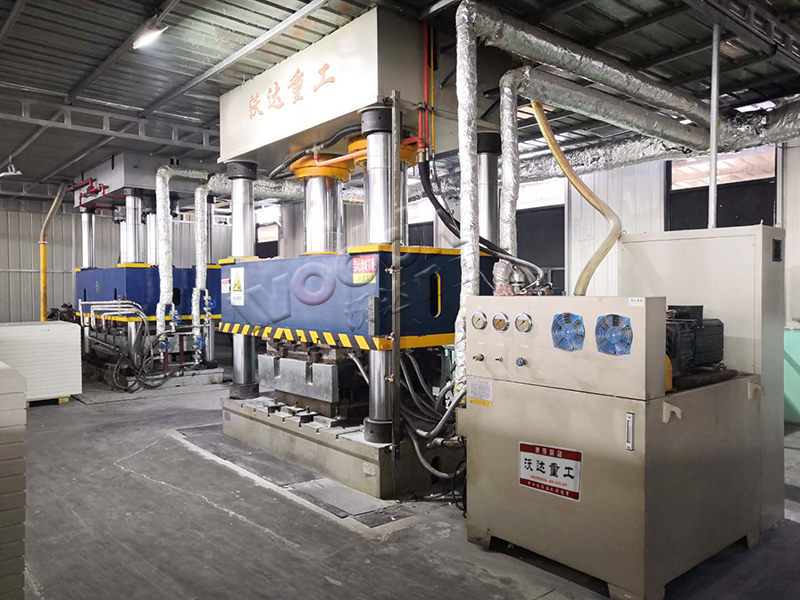 800噸玻璃鋼(gāng)水箱闆液壓機(jī)