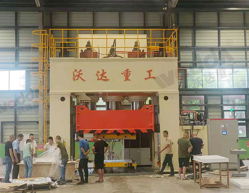 玻璃(lí)鋼模壓冷卻塔成(cheng)型液壓機