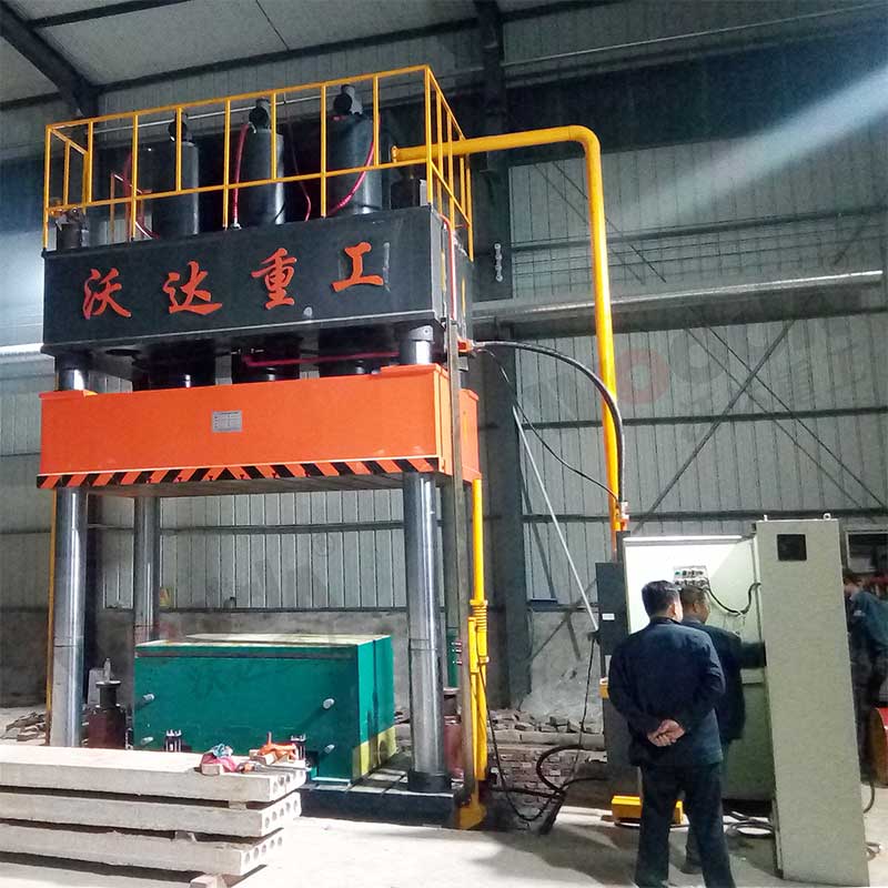 1000噸三梁(liáng)四柱液壓機(ji) 1000噸三梁四柱(zhù)液壓機