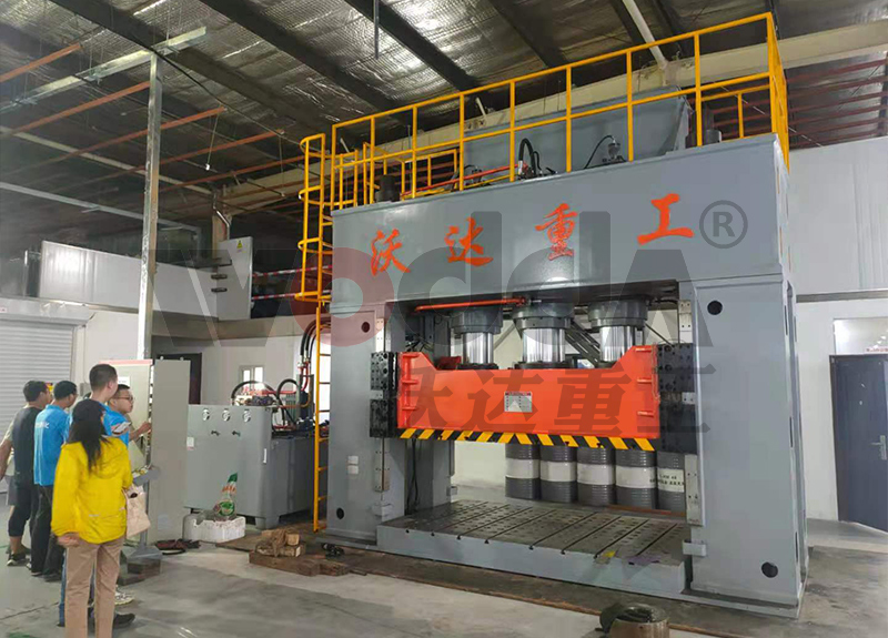 1000框(kuang)架式拉(la)伸液壓(yā)機